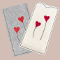 Preview: ITH Stickdatei Schokoladenhülle für den 13x18 cm Stickrahmen mit zwei gestickten Herzen am Stiel als romantische Geschenkverpackung für Schokolade.