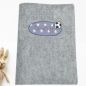 Preview: U-Hefthülle aus 100% Wollfilz bestickt mit Stickmotiv, Name und Datum -personalisiert-