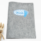 Preview: U-Hefthülle aus 100% Wollfilz bestickt mit Stickmotiv, Name und Datum -personalisiert-