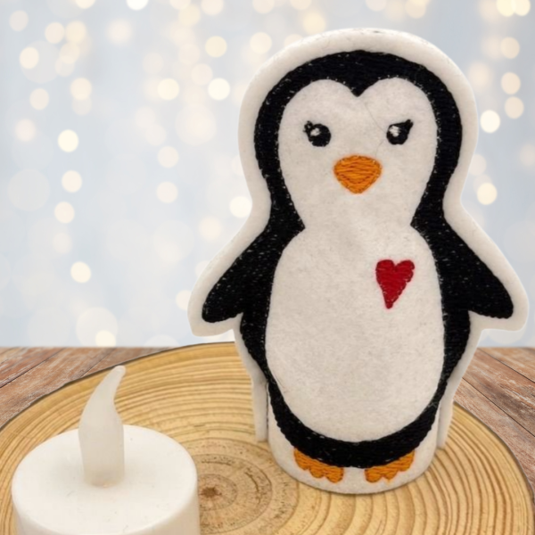 1 LED-Cover Pinguin mit Herz bestickt -ohne LED-Teelicht-