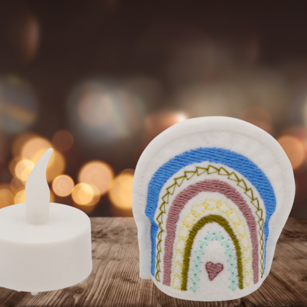 LED-Cover mit Regenbogen bestickt -ohne LED-Teelicht-