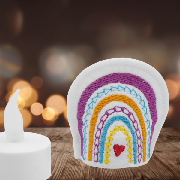 LED-Cover mit Regenbogen bestickt -ohne LED-Teelicht-