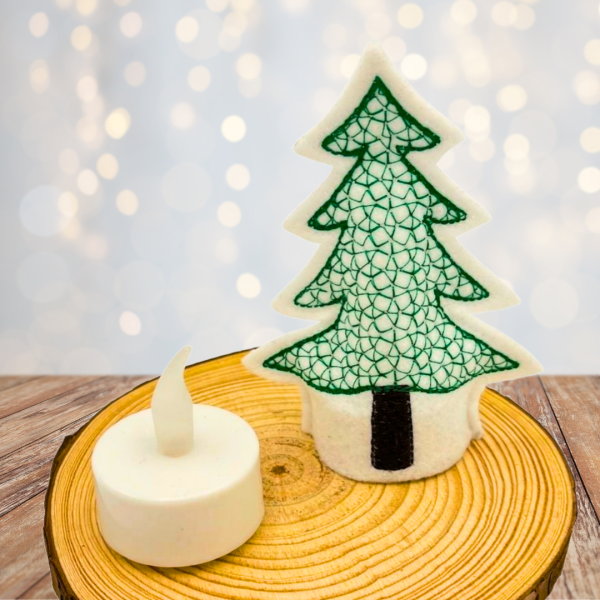 1 LED-Cover Tanne bestickt -ohne LED-Teelicht- Nr. 2