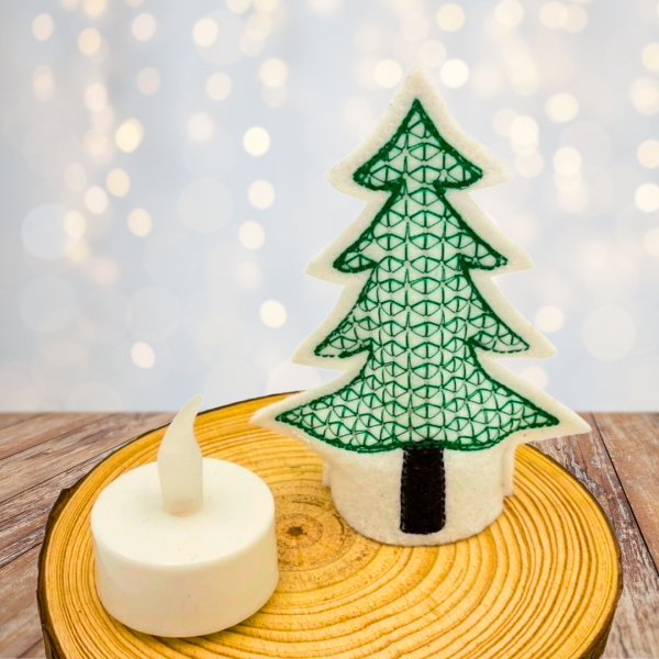 1 LED-Cover Tanne bestickt -ohne LED-Teelicht- Nr. 3