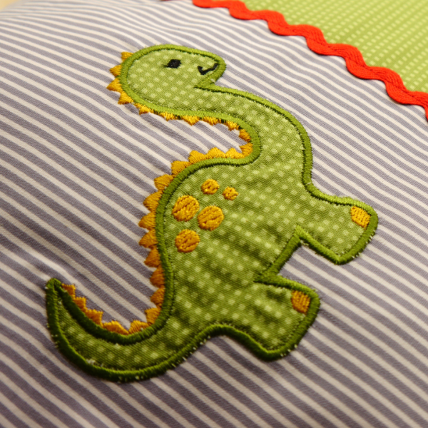 Preview: Kissen 20x30 cm mit Wunschmotiv und Wunschname bestickt