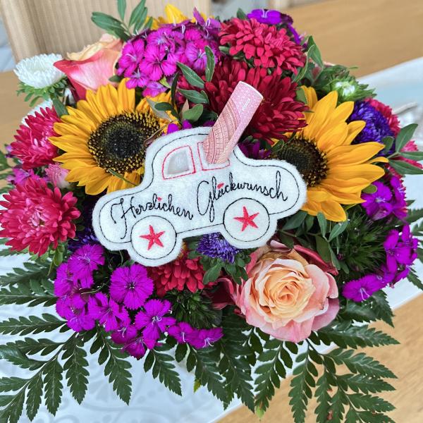 Preview: Stickdatei ITH Auto Geschenkverpackung für den 10x10er Stickrahmen S396-02-01