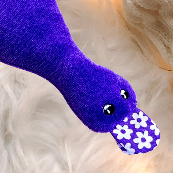 Preview: Stickdatei ITH-Ente Kuschelente Schmusetier Größe 19 x 16 cm für 13x18 cm Stickrahmen