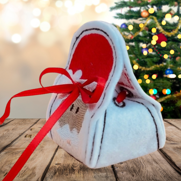 Preview: ITH-Stickdatei Geschenkverpackung Weihnachtsmann für 13x18 cm Stickrahmen