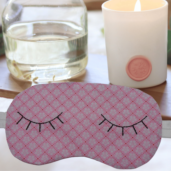 Preview: Stickdatei ITH Schlafmaske Augenkissen mit Wimpern bestickt für 16x26 cm Stickrahmen