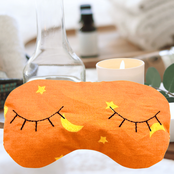Preview: Stickdatei ITH Schlafmaske Augenkissen mit Wimpern bestickt für 16x26 cm Stickrahmen
