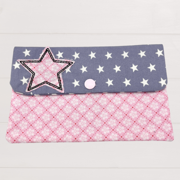 Kosmetiktasche mit Krone als Doodle-Symbol bestickt mit Druckknopf