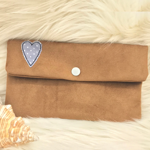 ITH Stickdatei Kosmetiktasche für den 18x30 cm Stickrahmen mit gesticktem Doodle-Herz als Geschenkidee
