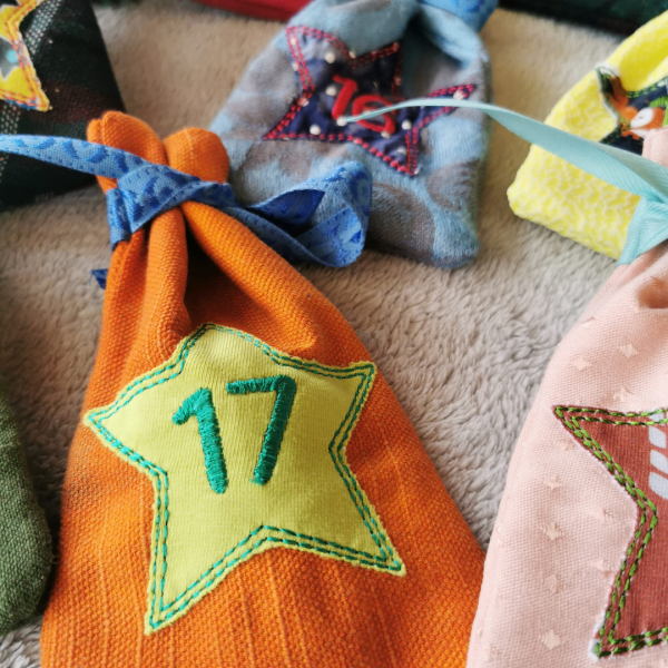 25 Stickdateien ITH - Adventskalenderbeutel im Set für 13x18 cm Stickrahmen