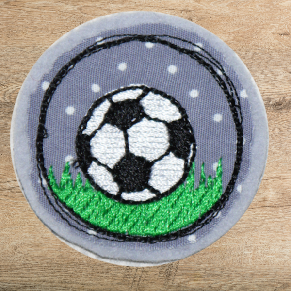 Stickdatei Fußball Doodle-Applikation für den 4x6cm Stickrahmen