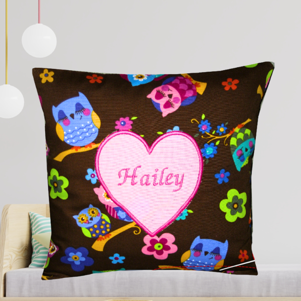 Preview: Kissen 20x20 cm mit Wunschmotiv und Wunschname bestickt