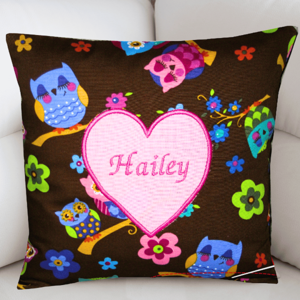 Preview: Kissen 20x20 cm mit Herz-Applikation und Name bestickt