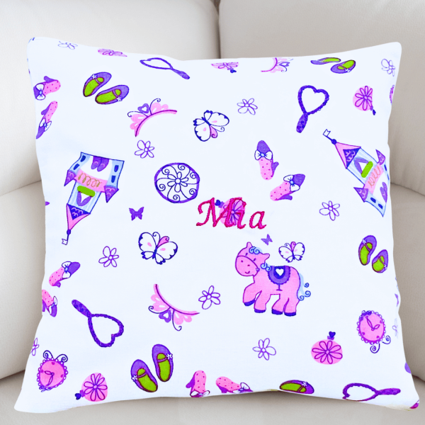 Preview: kleines Kissen 20x20 cm mit Name bestickt