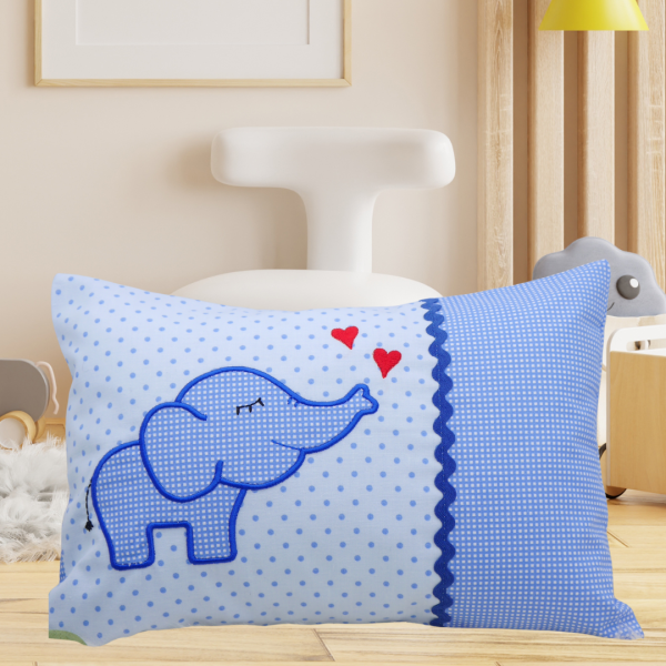 Kissen 20x30 cm mit Wunschmotiv und Wunschname bestickt (Beispiel: Elefant)