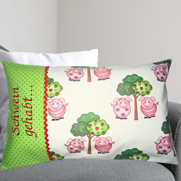 Preview: Namenskissen - Hülle 30x50 cm mit Wunschname bestickt