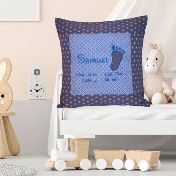 Preview: Kissenhülle mit Name + Datum + Herz + Krone bestickt 40x40 cm