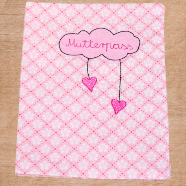 Mutterpasshülle bestickt mit Wolke, Herzen und Schriftzug -sofort lieferbar-