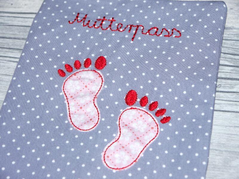 Preview: Mutterpasshülle bestickt mit Herz und Schriftzug sofort lieferbar