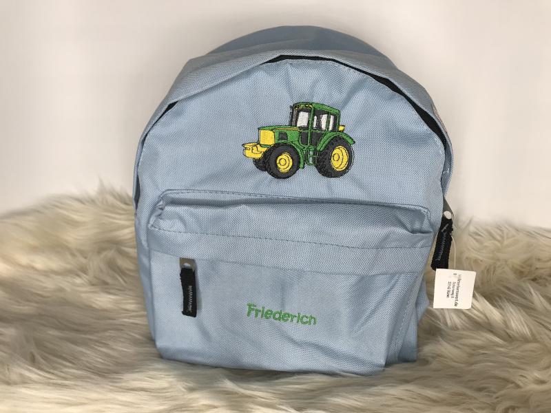 Kindergartenrucksack hellblau mit Traktor und Namen Friederich bestickt -sofort lieferbar-