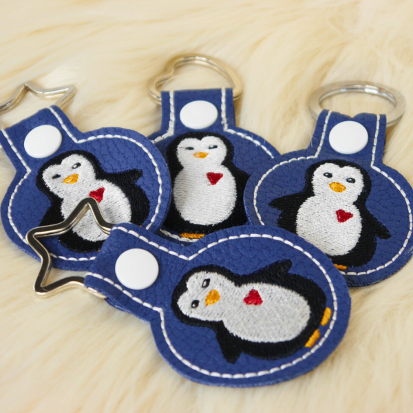 Preview: Schlüsselanhänger Pinguin mit Herz