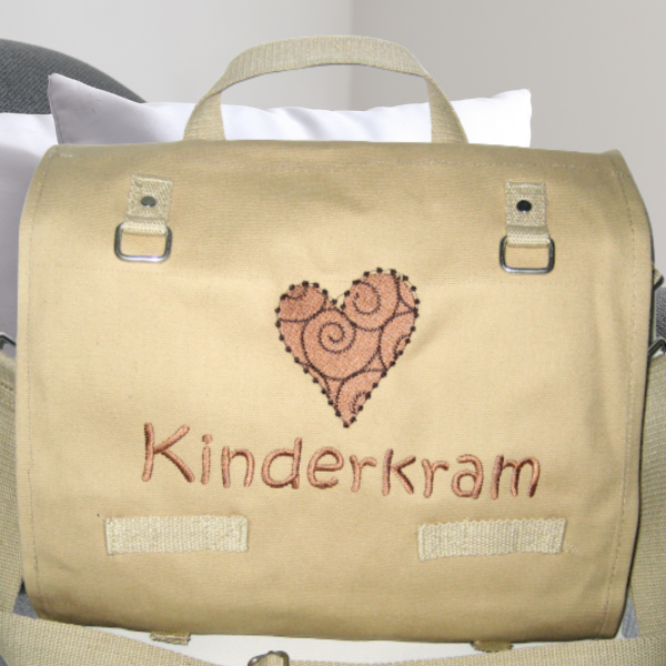 große Canvastasche mit Wunschmotiv und Name bestickt als Wickeltasche / Schultasche / Hundekramtasche -personalisiert- Farbe: rosa