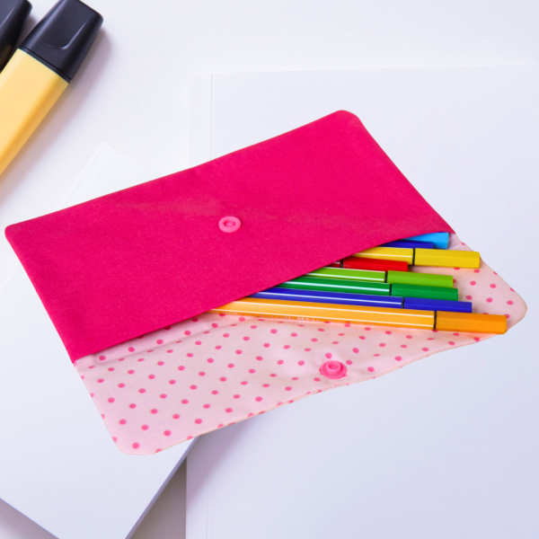 Preview: Kosmetiktasche mit Krone als Doodle-Symbol bestickt mit Druckknopf -sofort lieferbar-