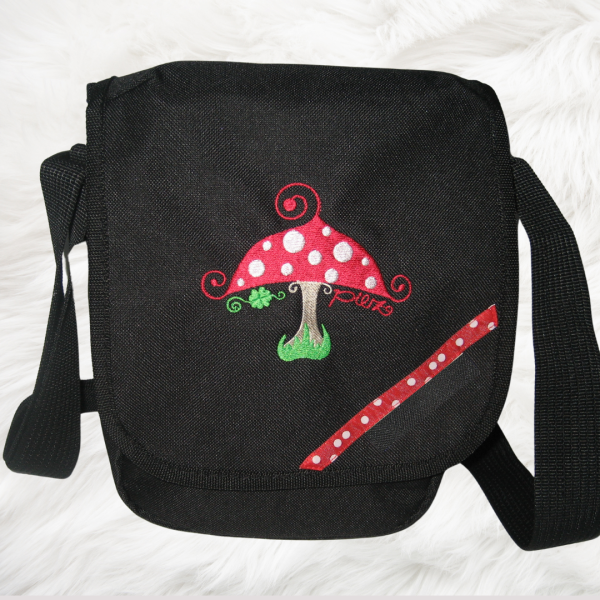 Preview: Schultertasche mit Wunschmotiv und Name bestickt für Kindergartenkinder & Große Farbe: schwarz -personalisiert-