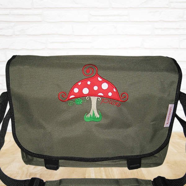 große Tasche mit Wunschmotiv und Name bestickt für Schule, Uni, als Wickeltasche oder Hundekramtasche -personalisiert- Farbe: schwarz