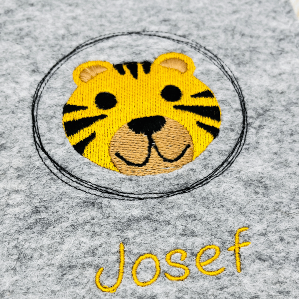 Stickdatei Tiger im Doodle-Rahmen für 10x10cm Stickrahmen