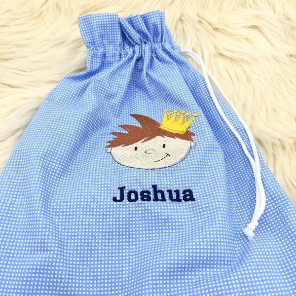 Wäschebeutel mit dem Stickmotiv "Prinz" und dem Namen Joshua bestickt