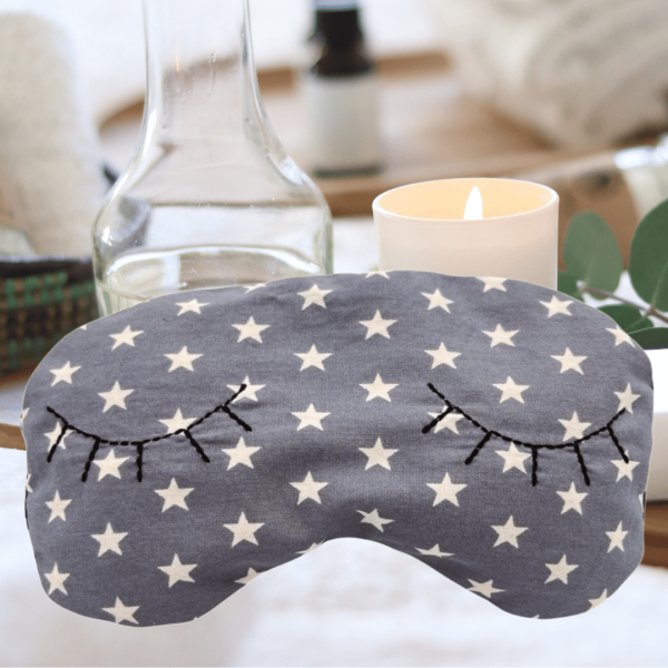 Stickdatei ITH Schlafmaske Augenkissen mit Wimpern bestickt für 16x26 cm Stickrahmen