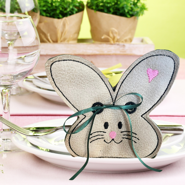 ITH-Stickdatei Geschenkverpackung Hase für 16x26 cm Stickrahmen