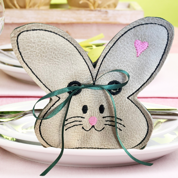 ITH-Stickdatei Geschenkverpackung Hase für 16x26 cm Stickrahmen