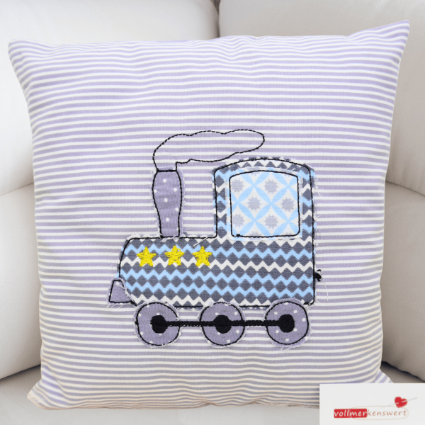 Kissen 20x20 cm mit Lokapplikation und Name bestickt