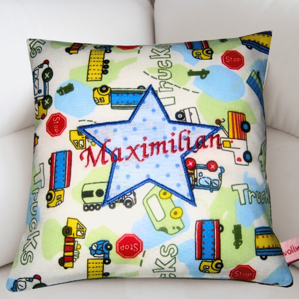 Kissen 20x20 cm mit Sternapplikation und Name bestickt
