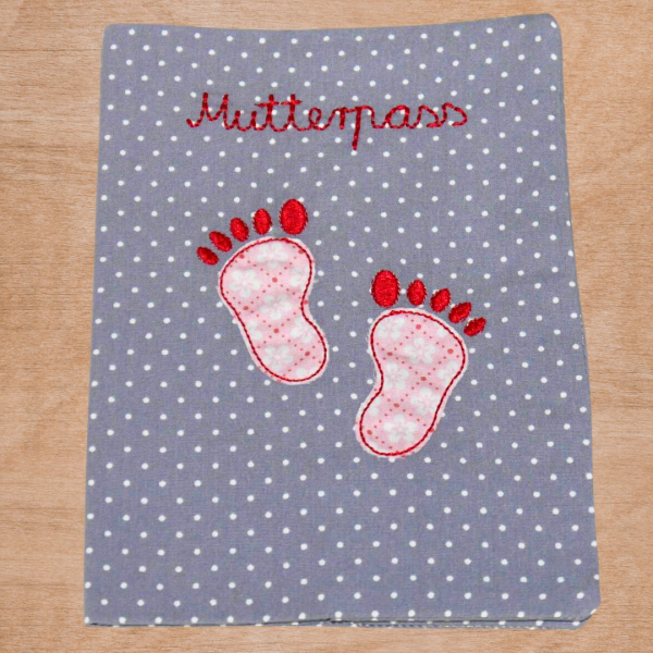 Mutterpasshülle bestickt mit Herz und Schriftzug sofort lieferbar