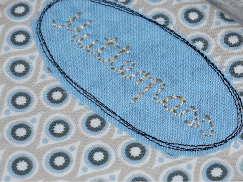 Mutterpasshülle bestickt mit Doodle-Button und Schriftzug "Mutterpass" -sofort lieferbar -