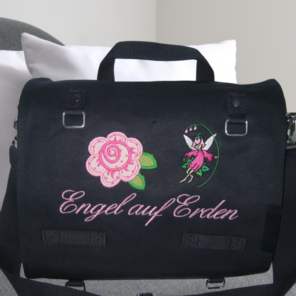 große Canvastasche mit Wunschmotiv und Name bestickt als Wickeltasche / Schultasche / Hundekramtasche -personalisiert-