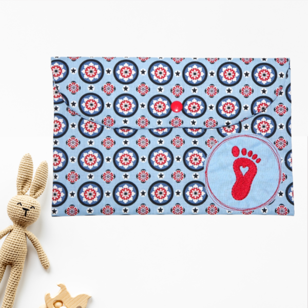 Windeltasche mit Fußabdruck bestickt