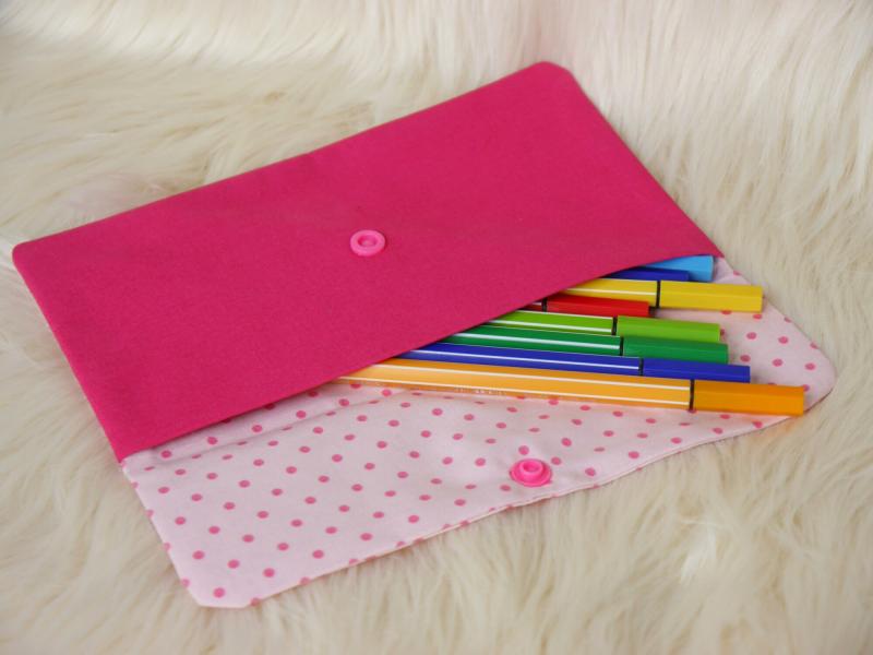 Kosmetiktasche mit Krone als Doodle-Symbol bestickt mit Druckknopf -sofort lieferbar-