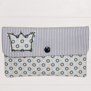 Kosmetiktasche mit Krone als Doodle-Symbol bestickt mit Druckknopf 
