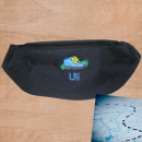 Gürteltasche mit Wanderschuhen und dem Namen 