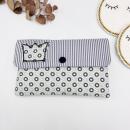 Kosmetiktasche mit Krone als Doodle-Symbol bestickt mit Druckknopf 